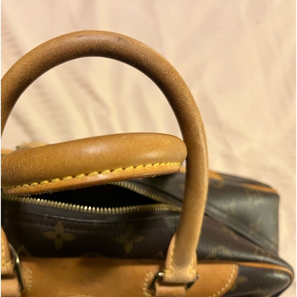 Louis Vuitton Deauville Bag-- excellent condition - Picture 4 of 13